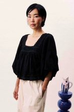 Load image into Gallery viewer, Fluvia Blouse Noir