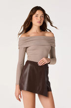 Load image into Gallery viewer, Oaklee Faux Leather Skort
